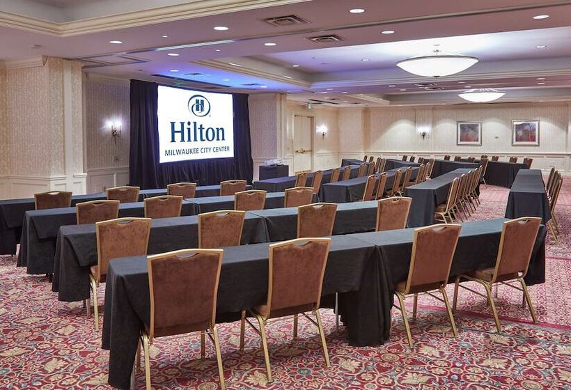 酒店 Hilton Milwaukee