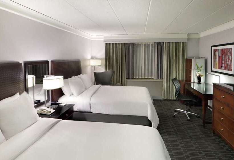 هتل Hilton Mystic