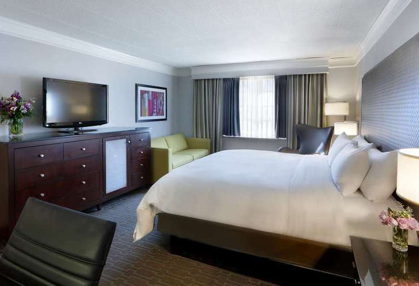 هتل Hilton Mystic