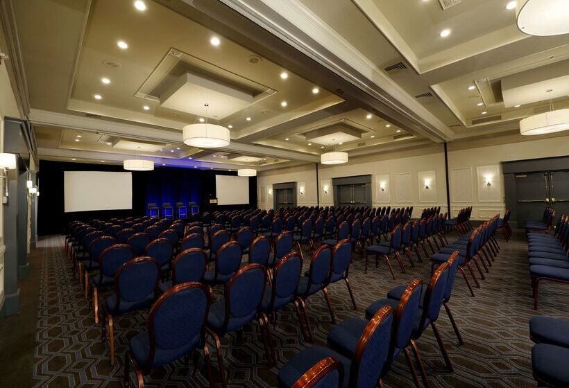 هتل Hilton Mystic