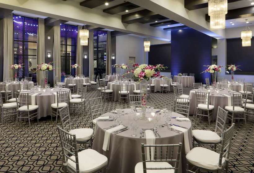 هتل Hilton Mystic