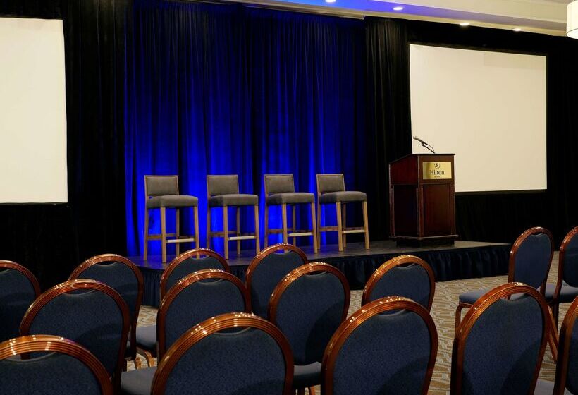 هتل Hilton Mystic