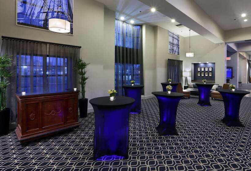 هتل Hilton Mystic