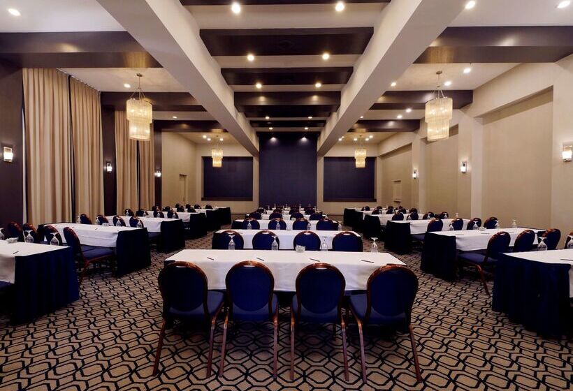 هتل Hilton Mystic