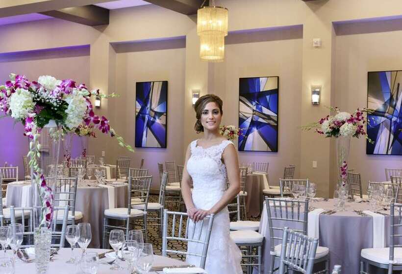 هتل Hilton Mystic