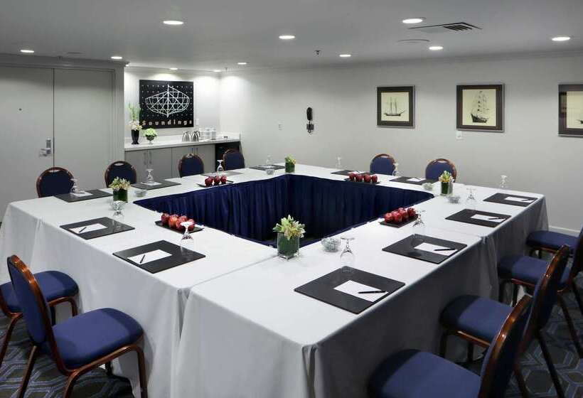 هتل Hilton Mystic