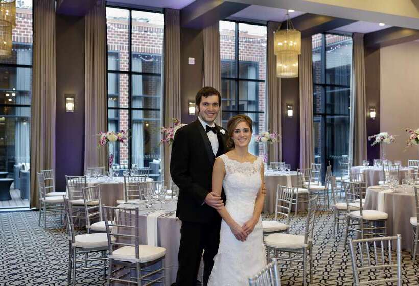 هتل Hilton Mystic