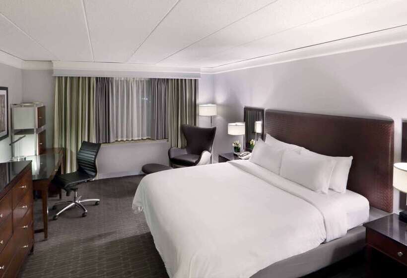 هتل Hilton Mystic