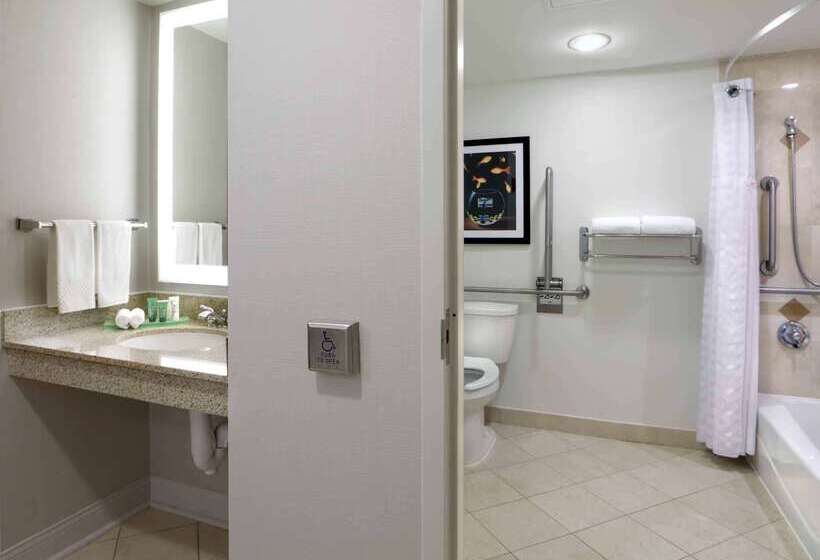 هتل Hilton Mystic