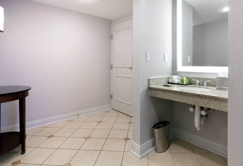 هتل Hilton Mystic