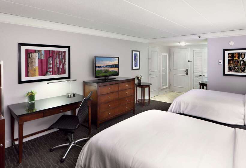 هتل Hilton Mystic