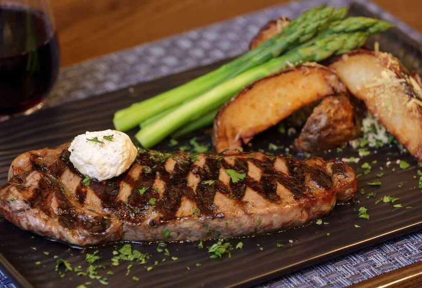 هتل Hilton Mystic