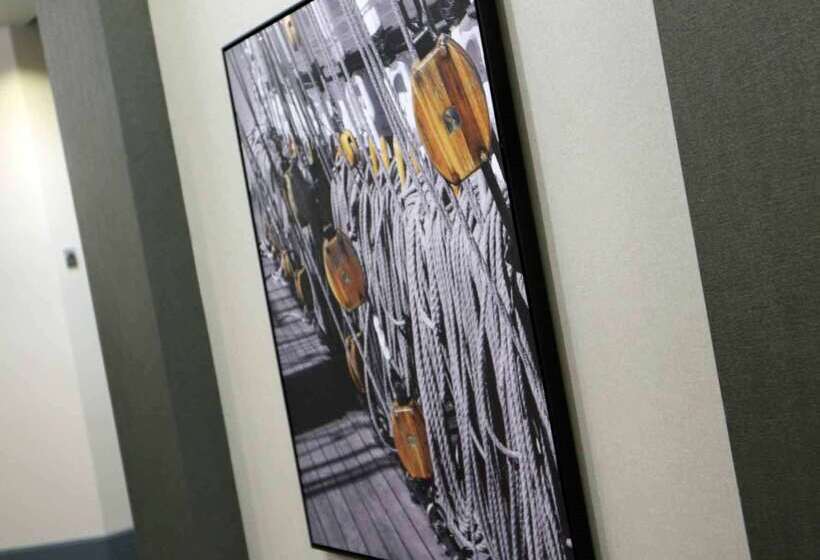 هتل Hilton Mystic