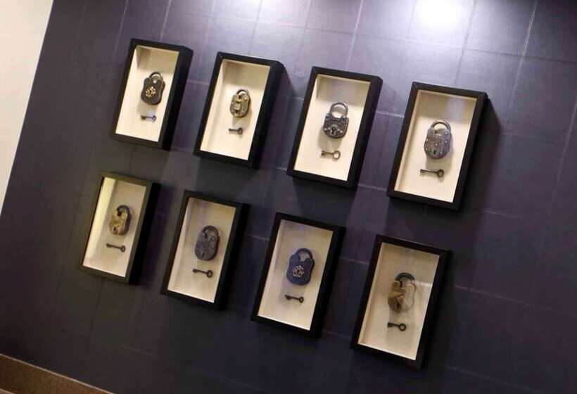 هتل Hilton Mystic