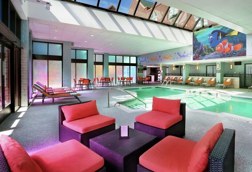 هتل Hilton Mystic