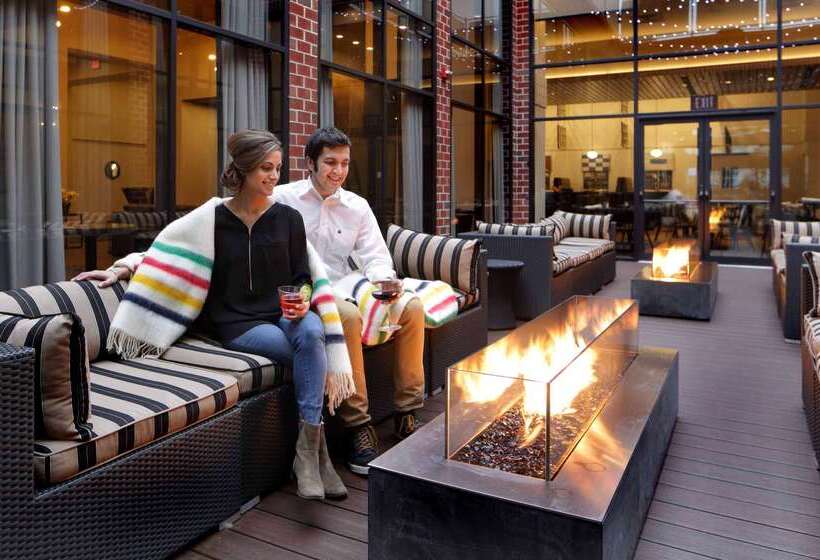 هتل Hilton Mystic