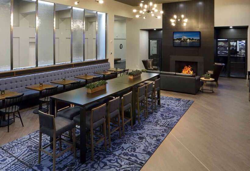 هتل Hilton Mystic