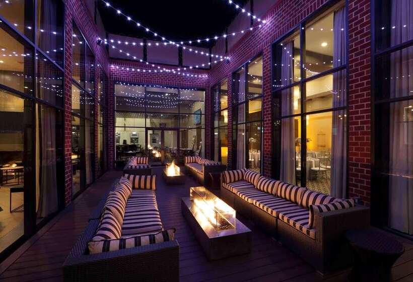 هتل Hilton Mystic