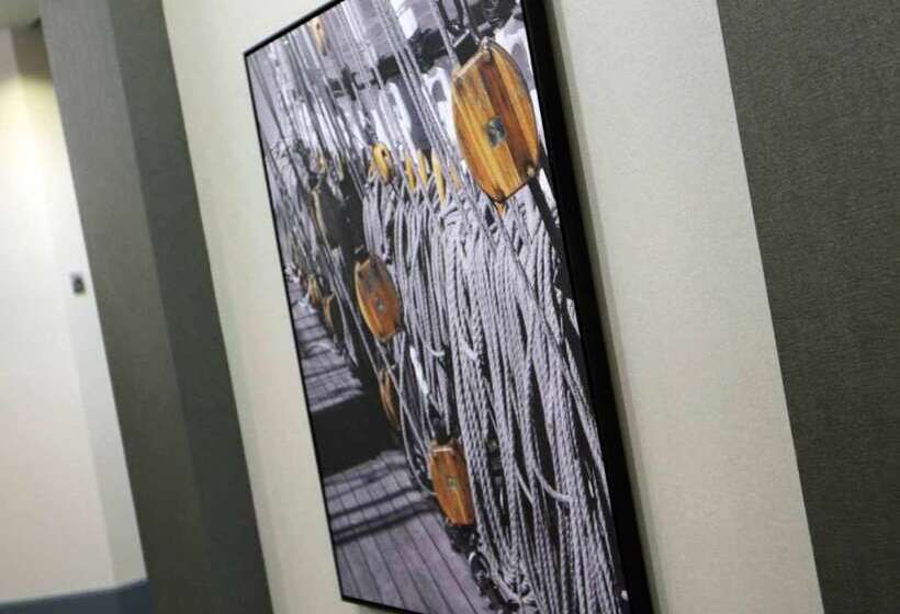 هتل Hilton Mystic