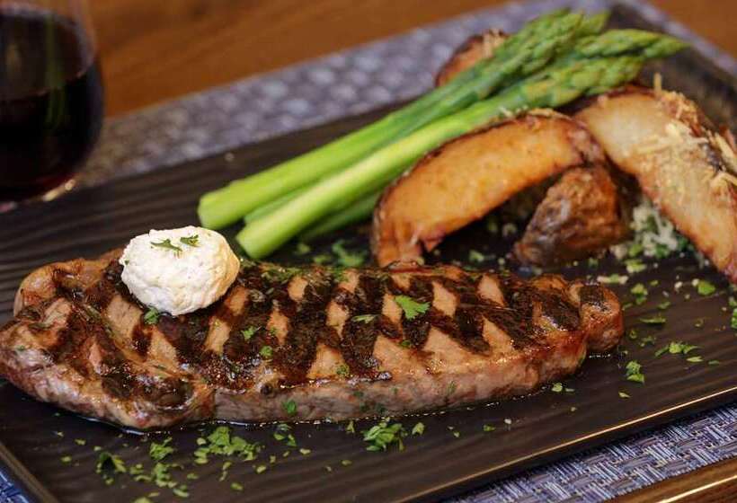 هتل Hilton Mystic