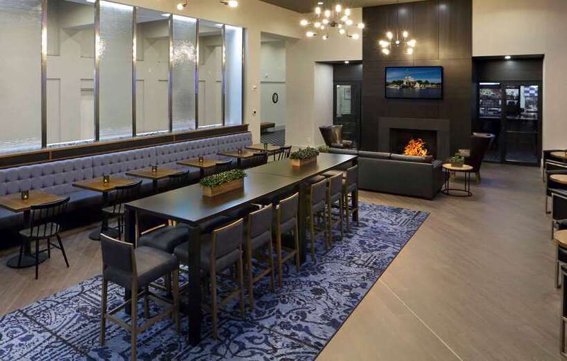 هتل Hilton Mystic