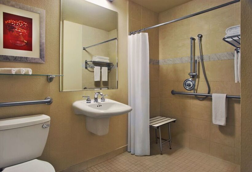 هتل Hilton Orrington / Evanston