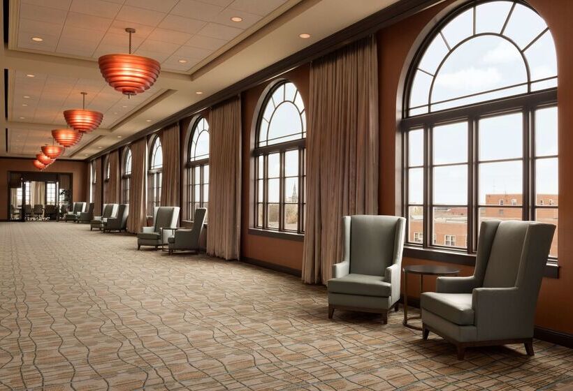 هتل Hilton Orrington / Evanston