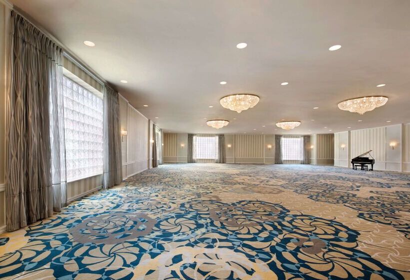 هتل Hilton Orrington / Evanston