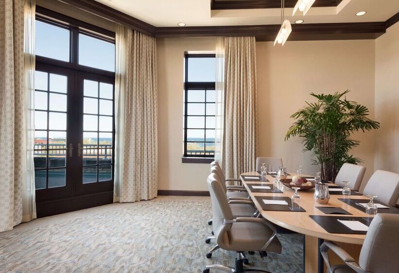 هتل Hilton Orrington / Evanston