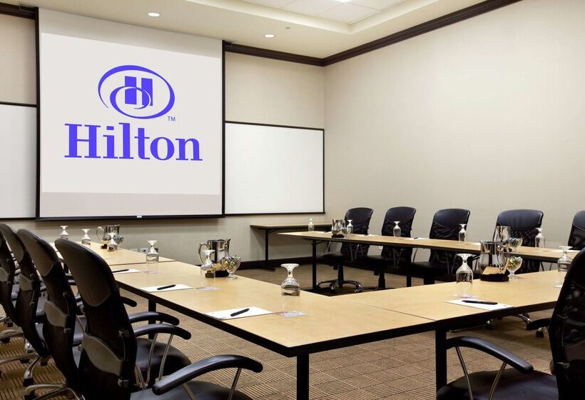 هتل Hilton Orrington / Evanston