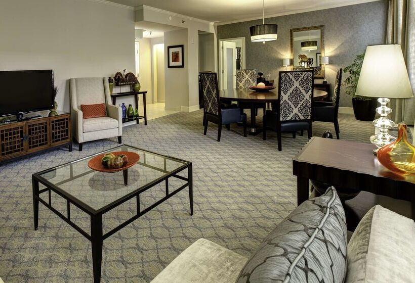 هتل Hilton Orrington / Evanston