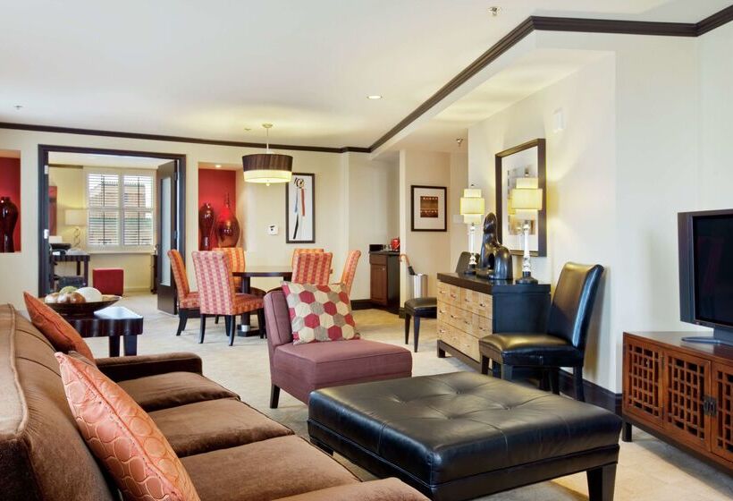 هتل Hilton Orrington / Evanston