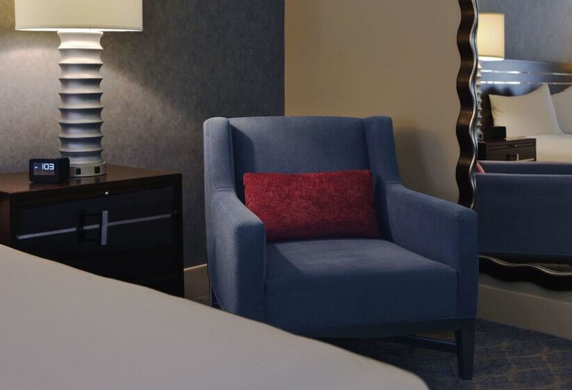 هتل Hilton Orrington / Evanston