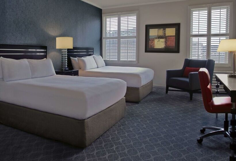 هتل Hilton Orrington / Evanston