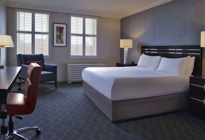 هتل Hilton Orrington / Evanston