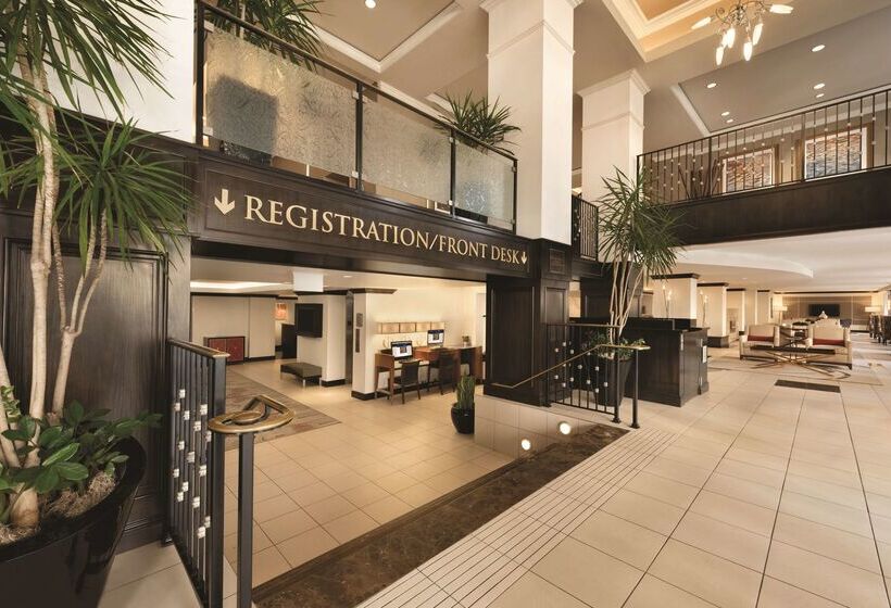 هتل Hilton Orrington / Evanston