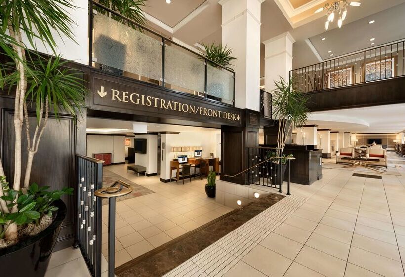 هتل Hilton Orrington / Evanston