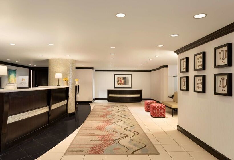 هتل Hilton Orrington / Evanston