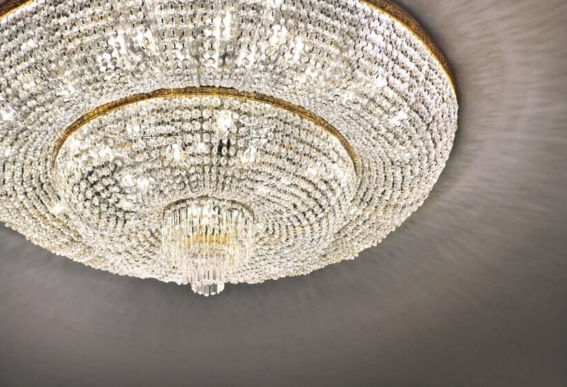 هتل Hilton Orrington / Evanston