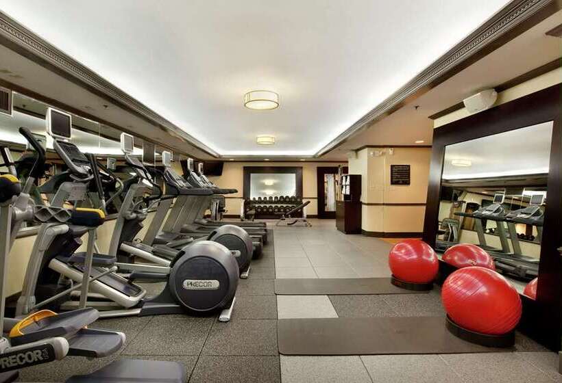 هتل Hilton Orrington / Evanston