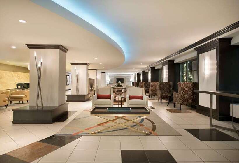 هتل Hilton Orrington / Evanston