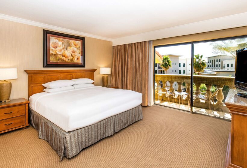 هتل Hilton Phoenix Resort At The Peak