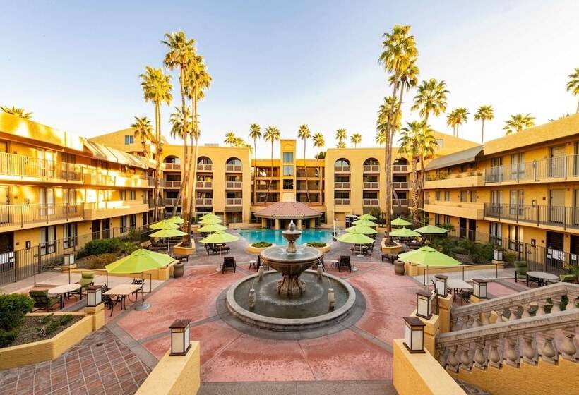 هتل Hilton Phoenix Resort At The Peak