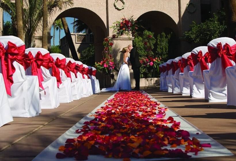 هتل Hilton Phoenix Resort At The Peak