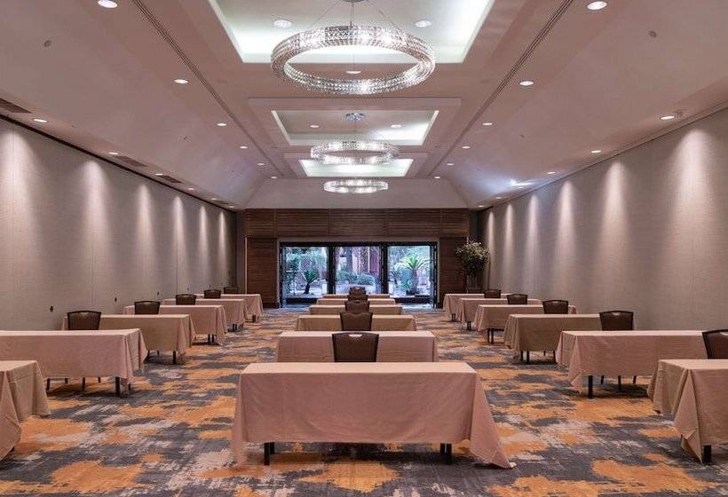 هتل Hilton Phoenix Resort At The Peak