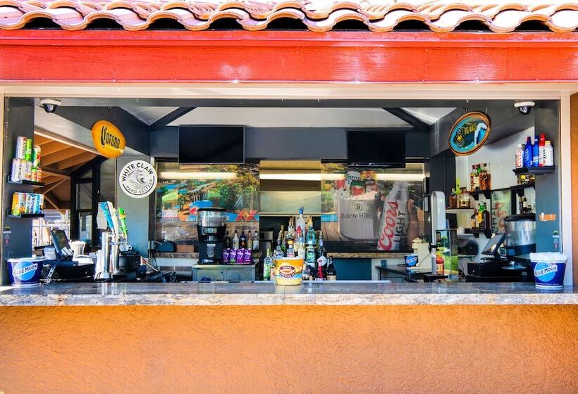 هتل Hilton Phoenix Resort At The Peak