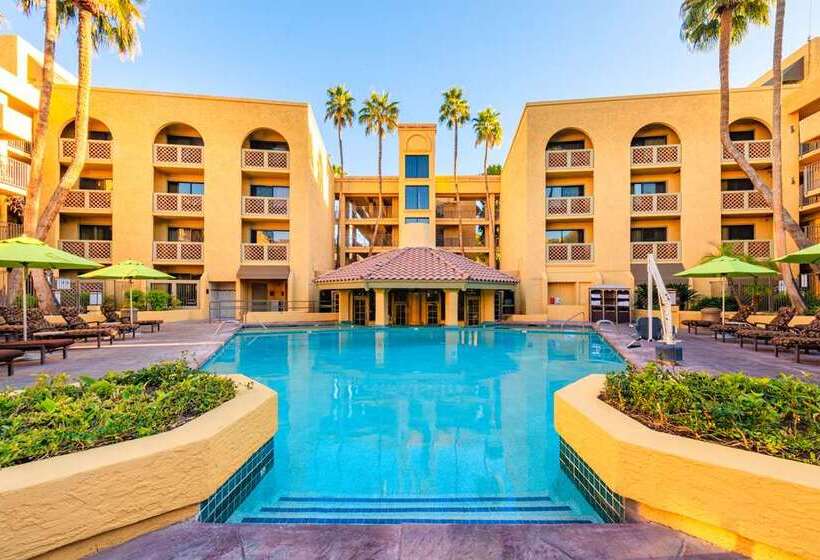 هتل Hilton Phoenix Resort At The Peak