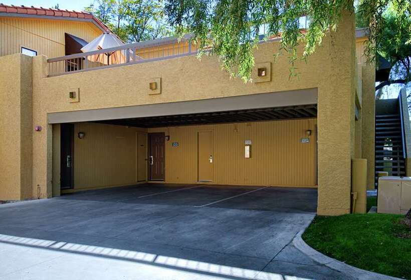 هتل Hilton Phoenix Resort At The Peak