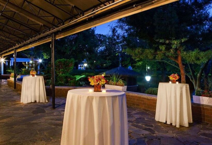 בית מלון כפרי Hilton Woodcliff Lake