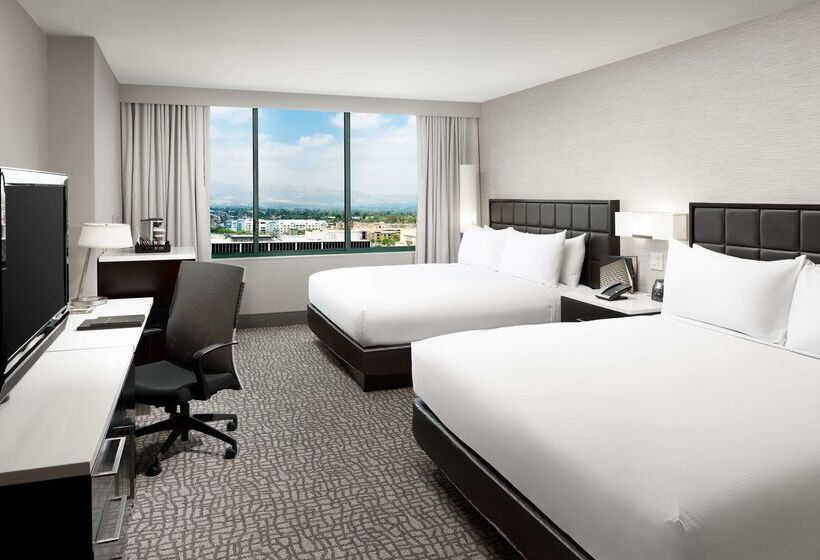 فندق Hilton Woodland Hills / Los Angeles